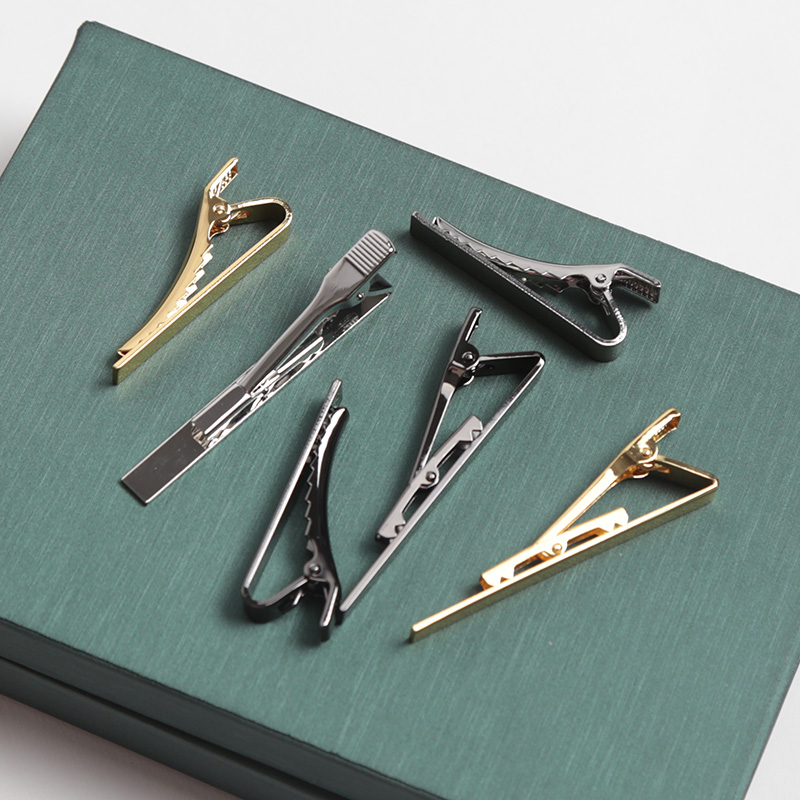 メンズファッションスタイルのネクタイクリップ、メタルトーンの - Tie Bar Clip のレビューと価格